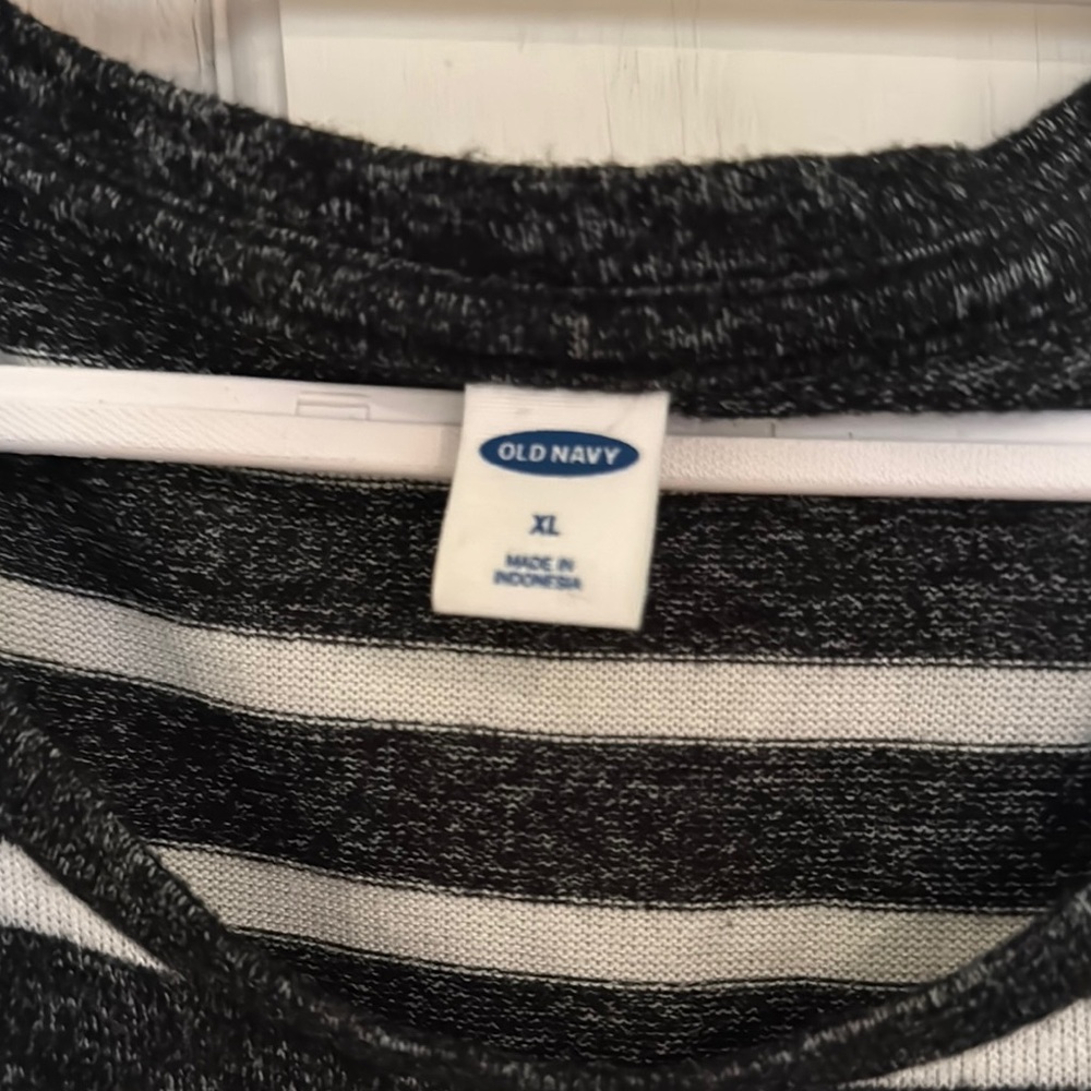 Old Navy Women's Black and White Striped Sweater